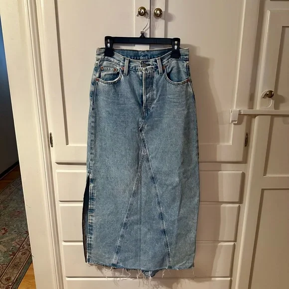 💙Levi's Iconic Side-Slit Denim Maxi Skirt - Not In The Mood💙 - Picture 3 of 8